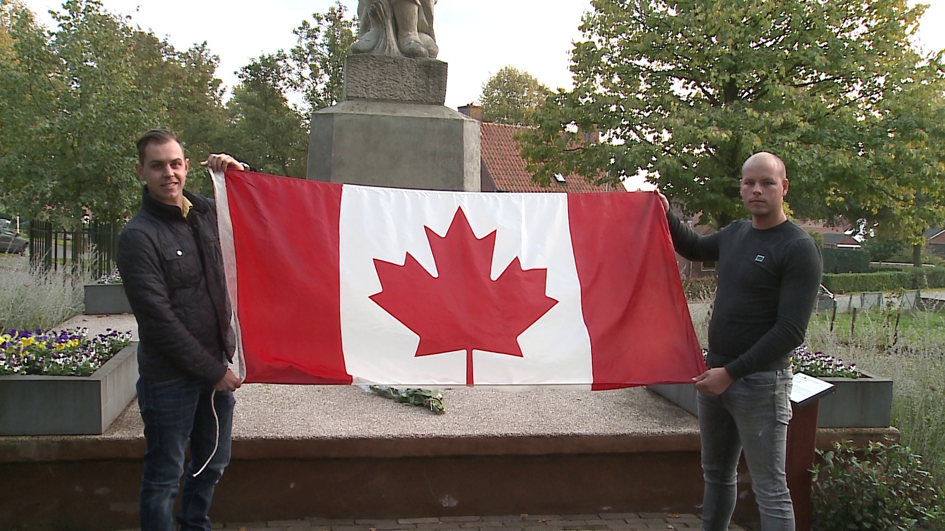 Als het aan Bart van der Veen en Jim Raaijmakers ligt, wordt de volgens hen onderbelichte Slag om Woensdrecht grootschaliger herdacht.