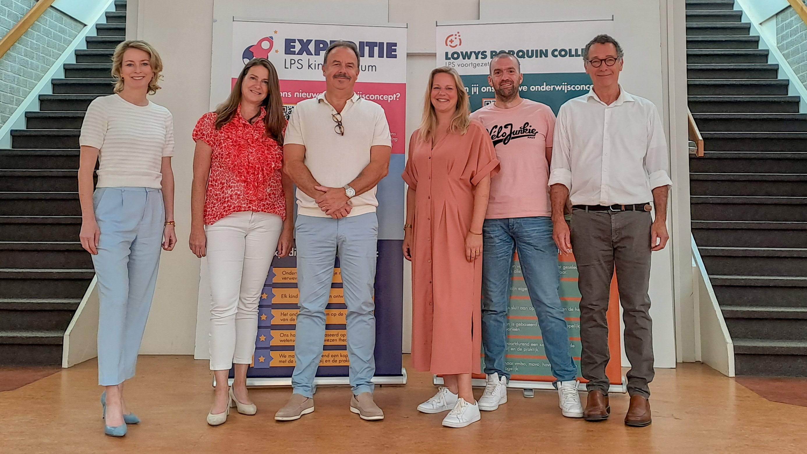 V.l.n.r: Nicole van Rens (onderwijsadviseur), Stéphane Cépèro (voorzitter college van bestuur), Els Kooijmans (plaatsvervangend voorzitter college van bestuur), Susanne Kok (locatiedirecteur LPS/initiatiefnemer), Ivo Buijsen (locatiedirecteur LPS/initiatiefnemer), Paul Delnooz (adviserende wetenschapper)