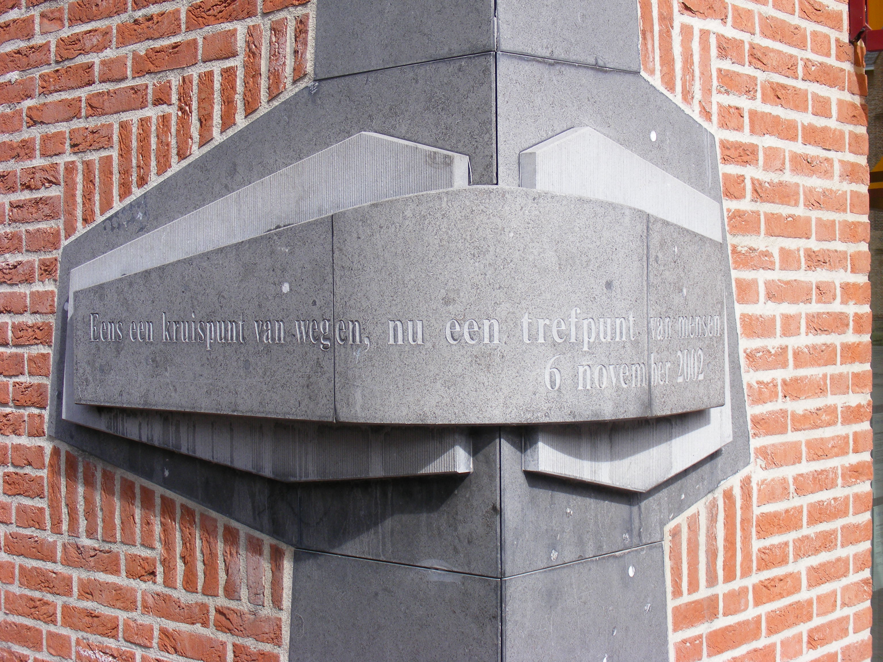 Gevelsteen van het Stadskantoor van Etten-Leur.