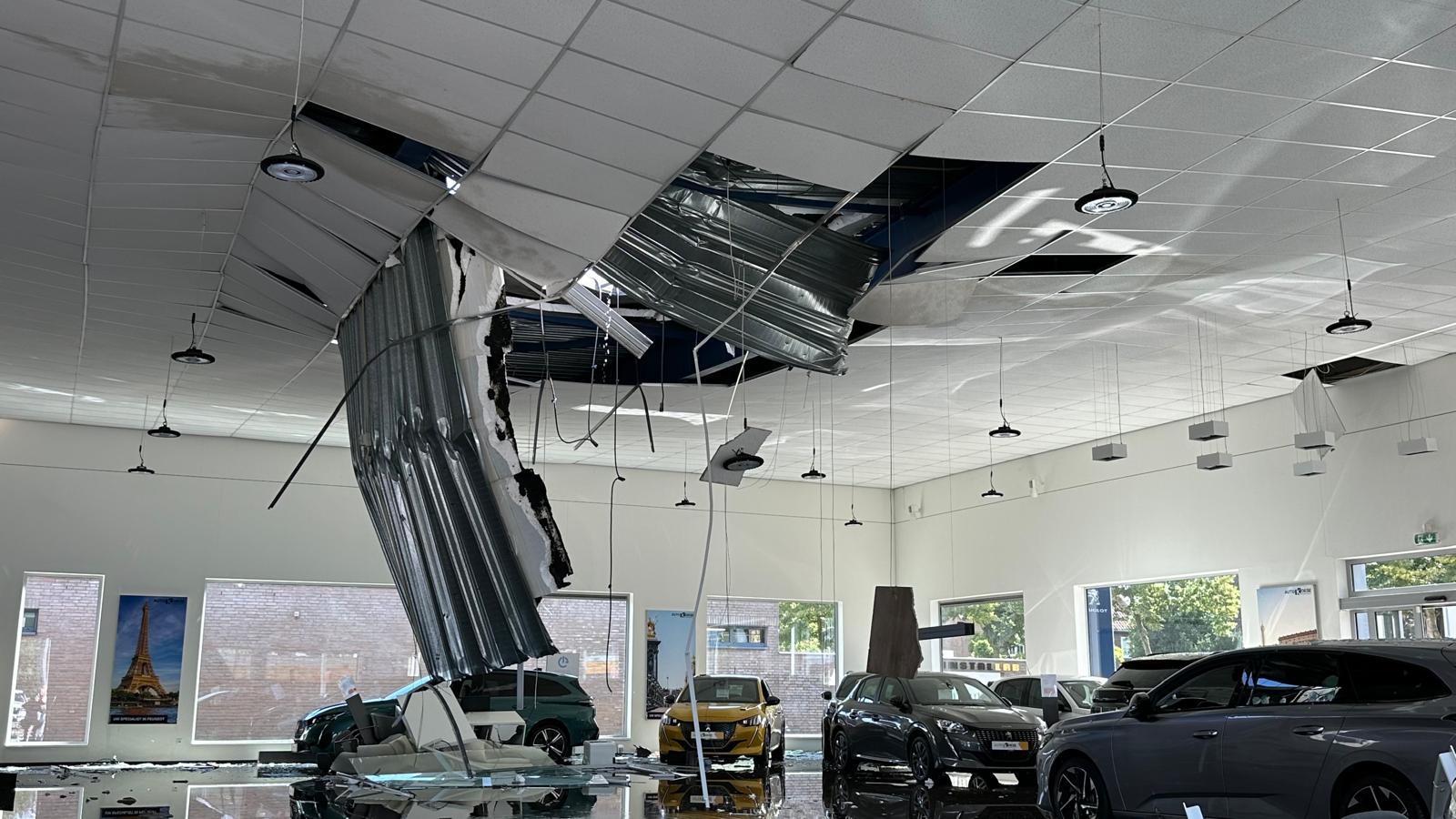 Ingestort dak autogarage Koese Bergen op Zoom