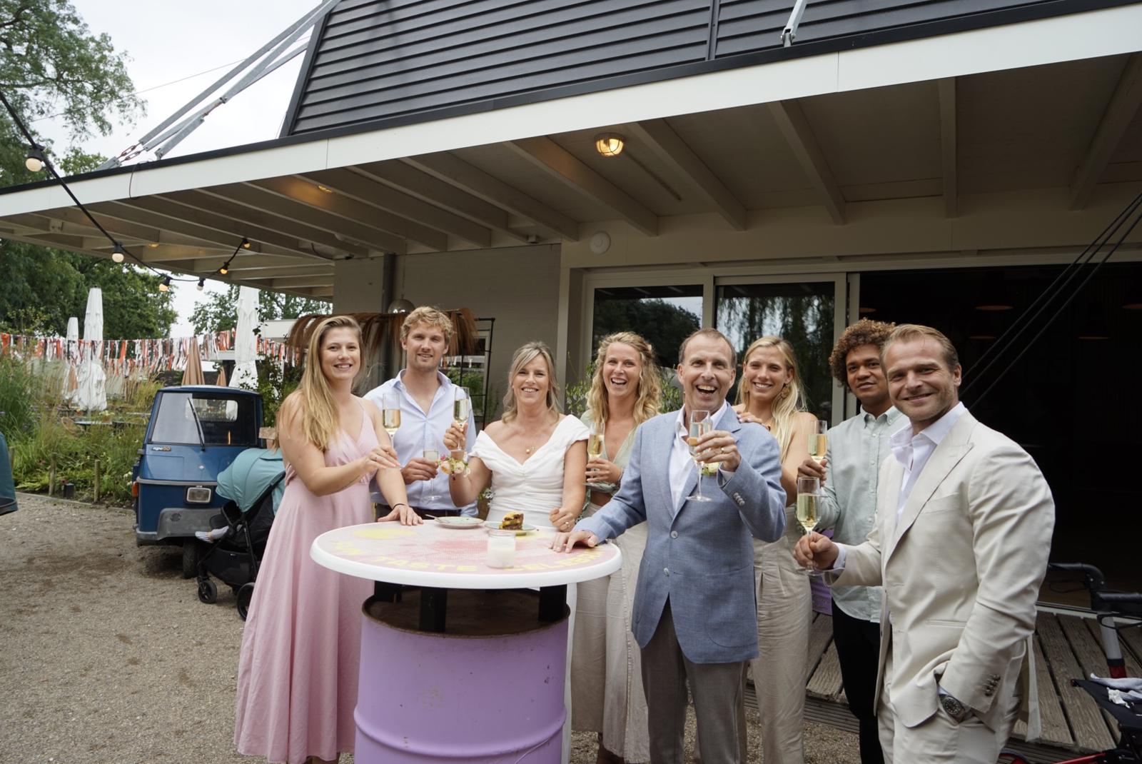 Peter en Monica trouwen