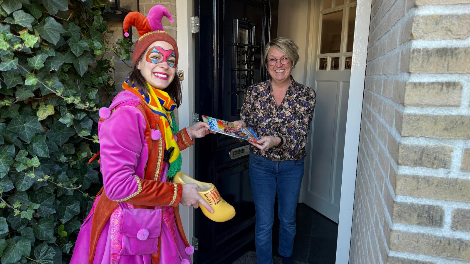 Nar Nonnie bezorgt de Leutige Sukkerpeej bij de inwoners van Peejenland.