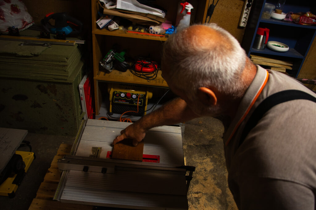 In de werkplaats staan verschillende machines om van alles te maken. (Foto: ZuidWest Update)