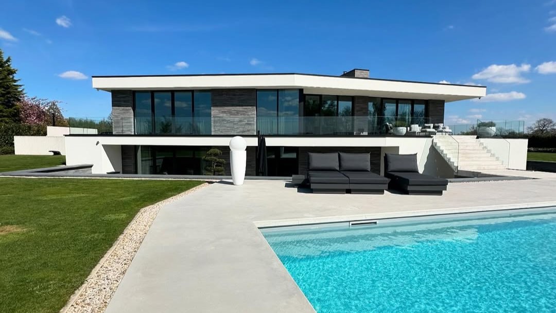 De miljoenenvilla van Gio Latooy en Lynn Hermanussen