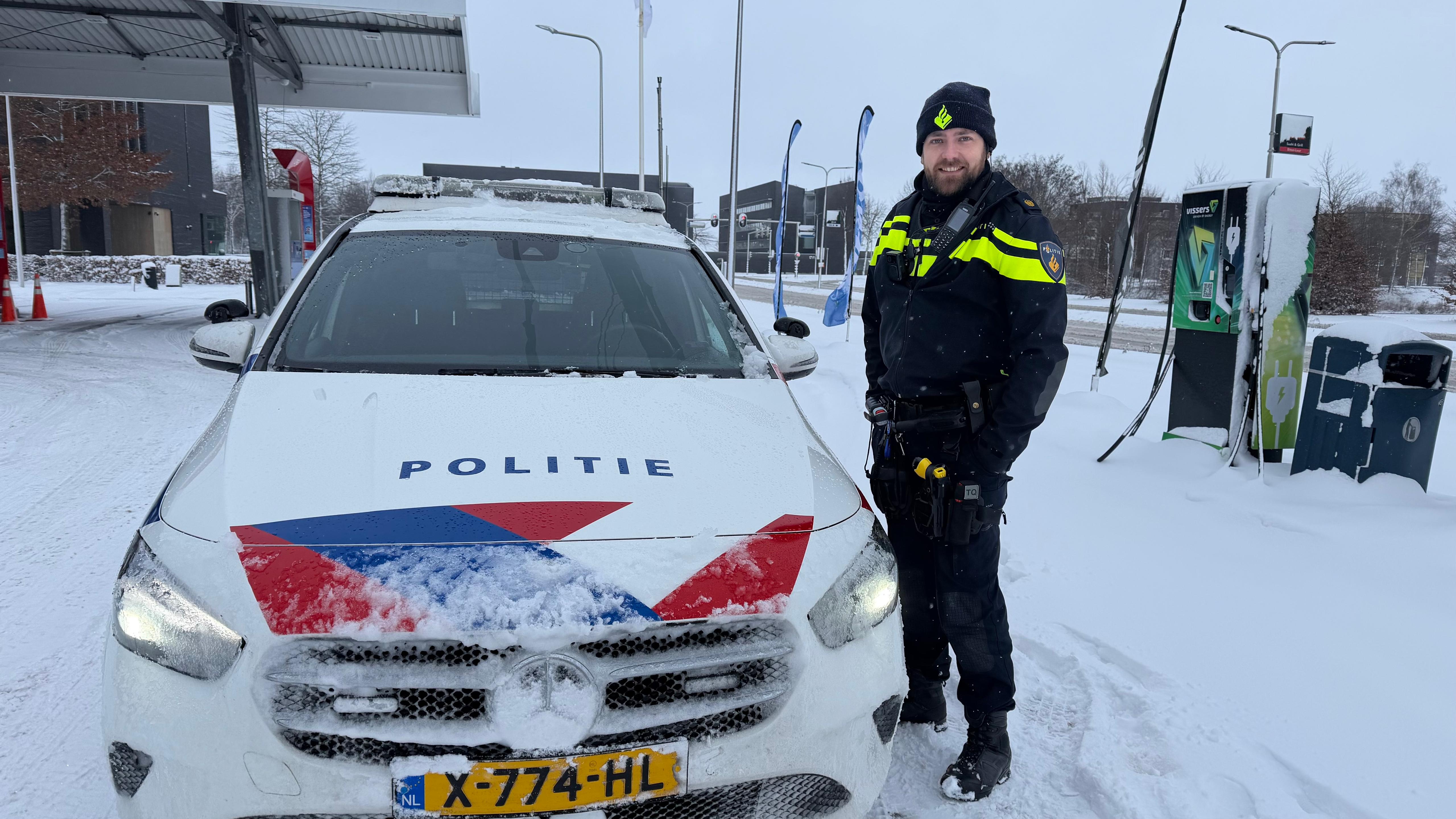 Agent Ashwin zorgt voor de veiligheid in Etten-Leur.