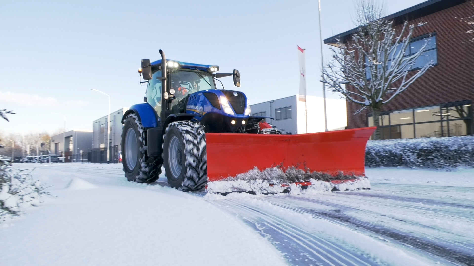 In de gemeente Halderberge wordt hard gewerkt om de wegen begaanbaar te krijgen.