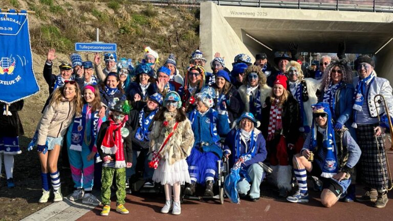 Zeulband Makkeluk Zat doopt fietstunnel om tot Tullepetaonepoort