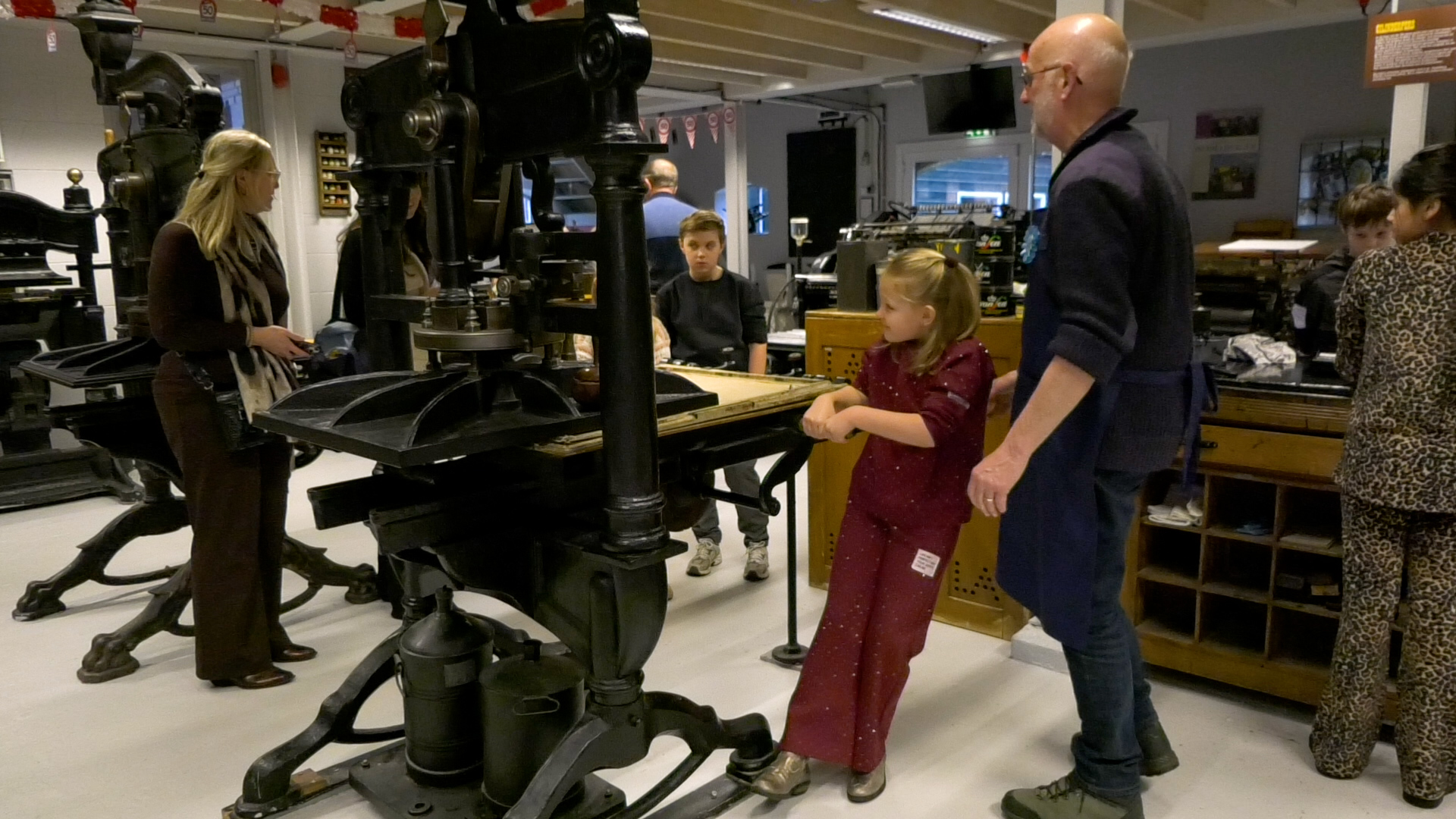 Schoolklassen kunnen een rondleiding krijgen door het Nederlands Drukkerij Museum in Etten-Leur.