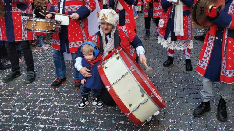 Oproep voor terugkeer Leutbus tussen Tholen en Bergen op Zoom tijdens Vastenavend