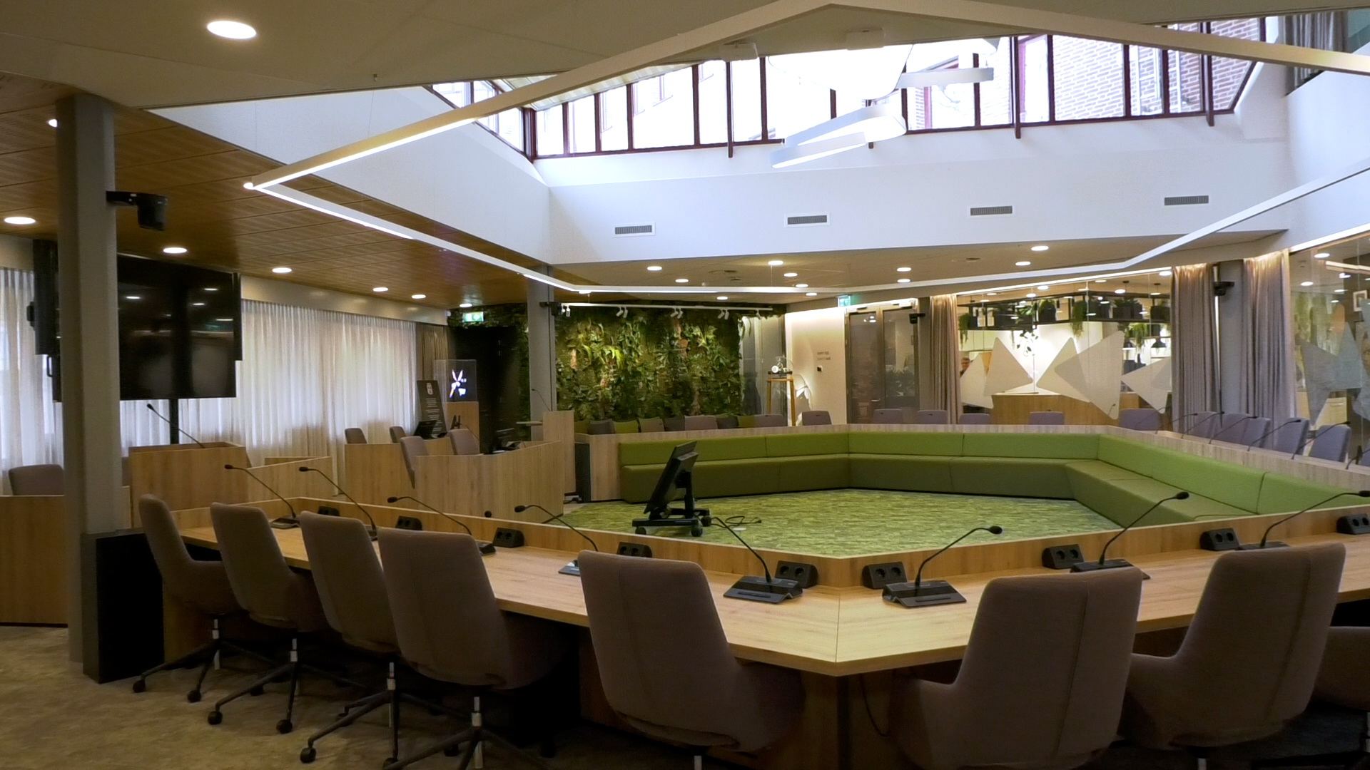 De nieuwe raadzaal van het stadhuis van Etten-Leur.
