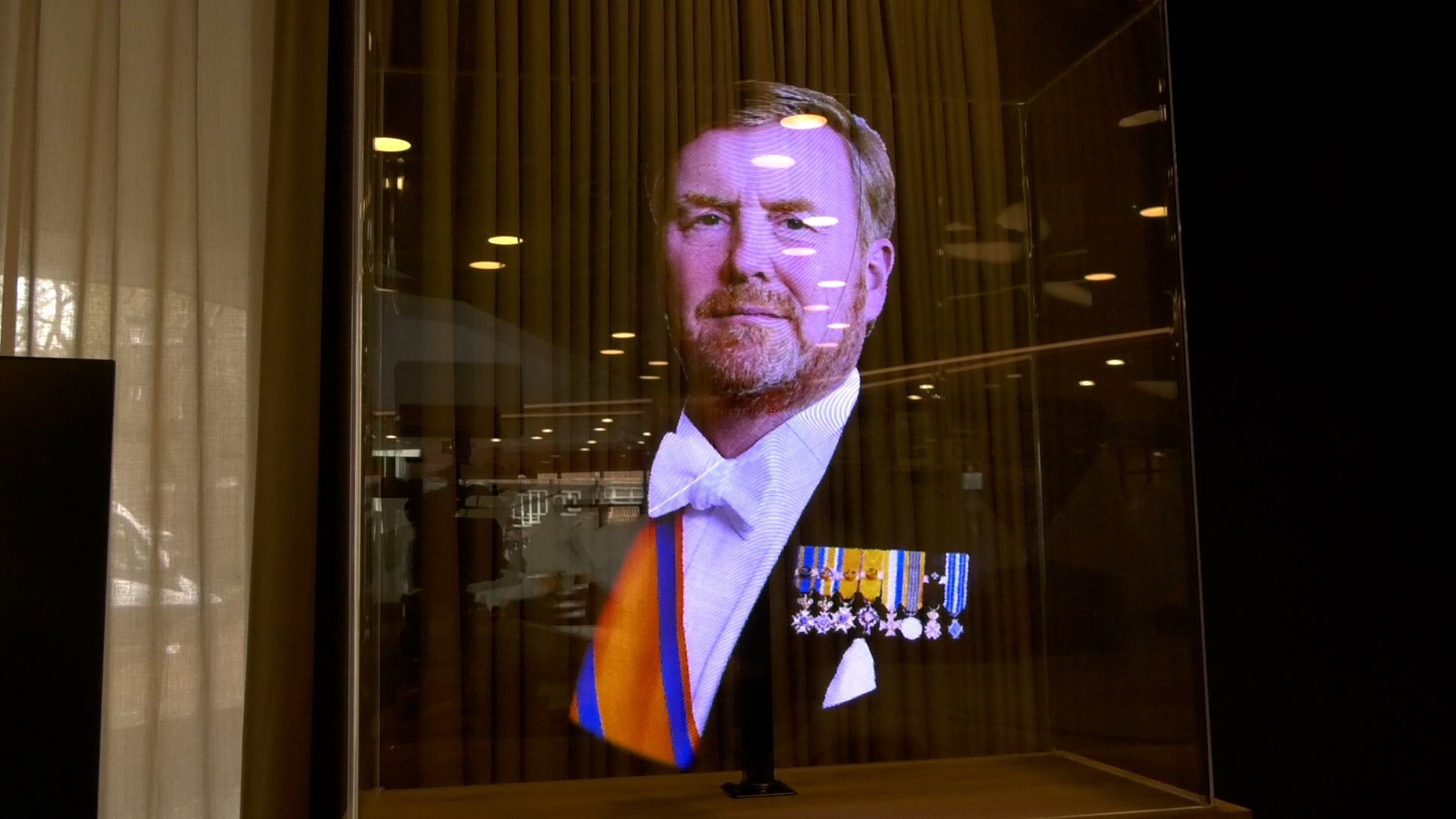 Het hologram van Koning Willem-Alexander in de nieuwe raadzaal van Etten-Leur.