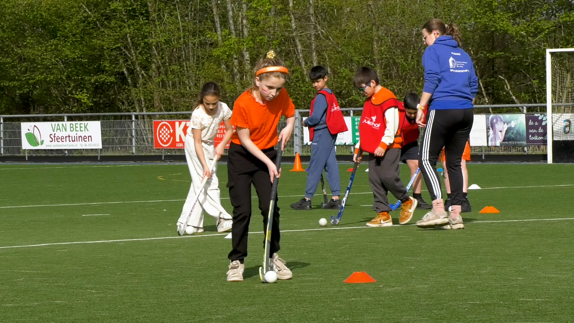 De 9-jarige Kyli in actie tijdens de Koningsspelen.