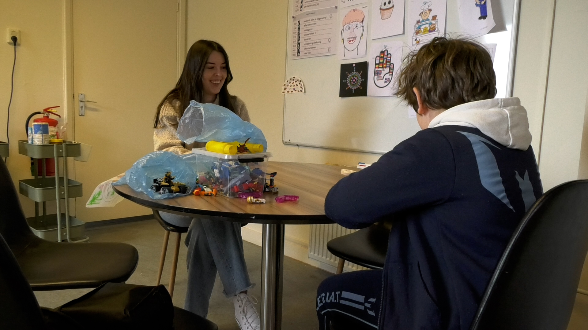 De kinderen worden maximaal per drie begeleid.