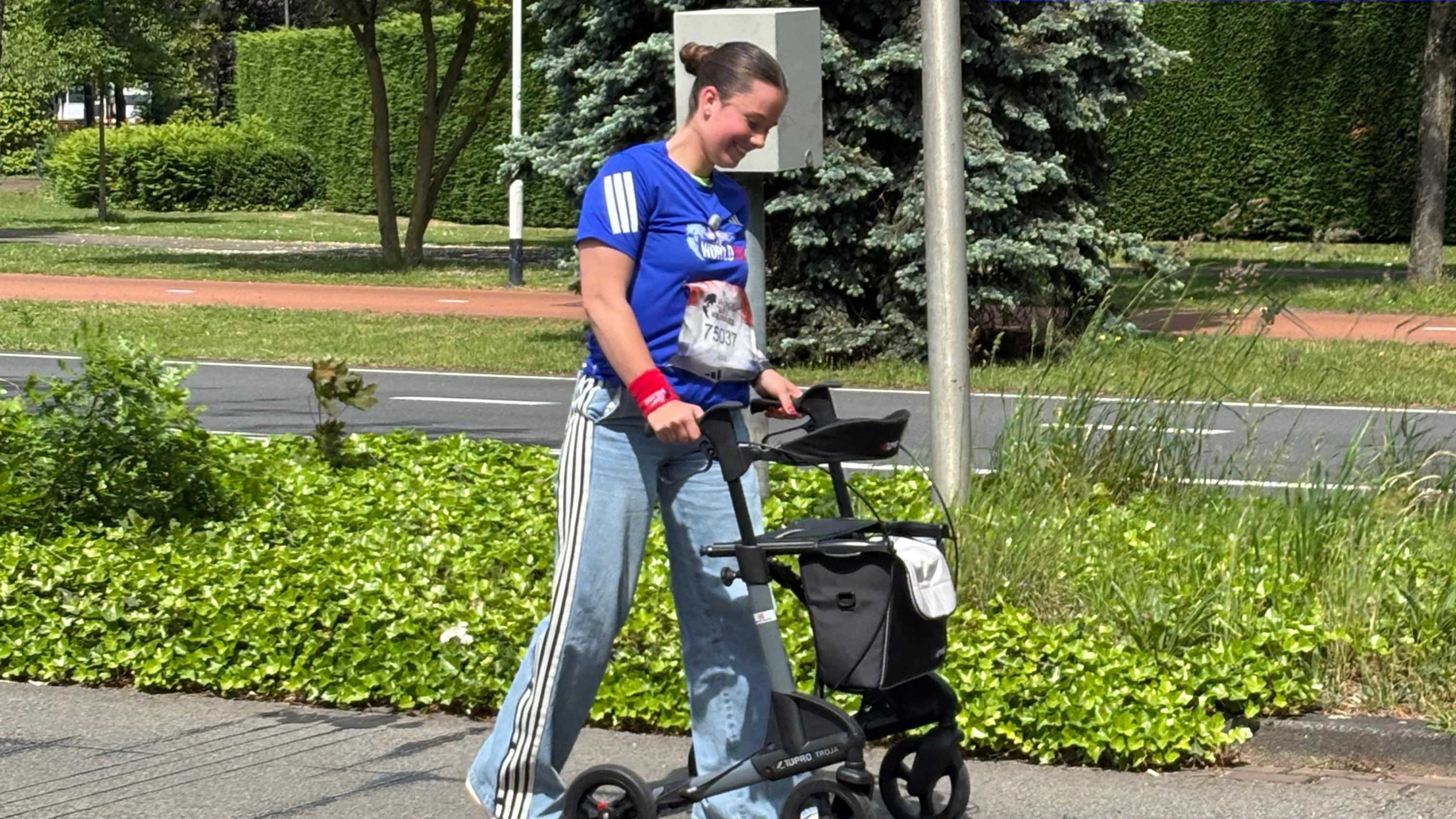 Na 500 meter was Isa al helemaal kapot, maar ze wilde doorgaan.