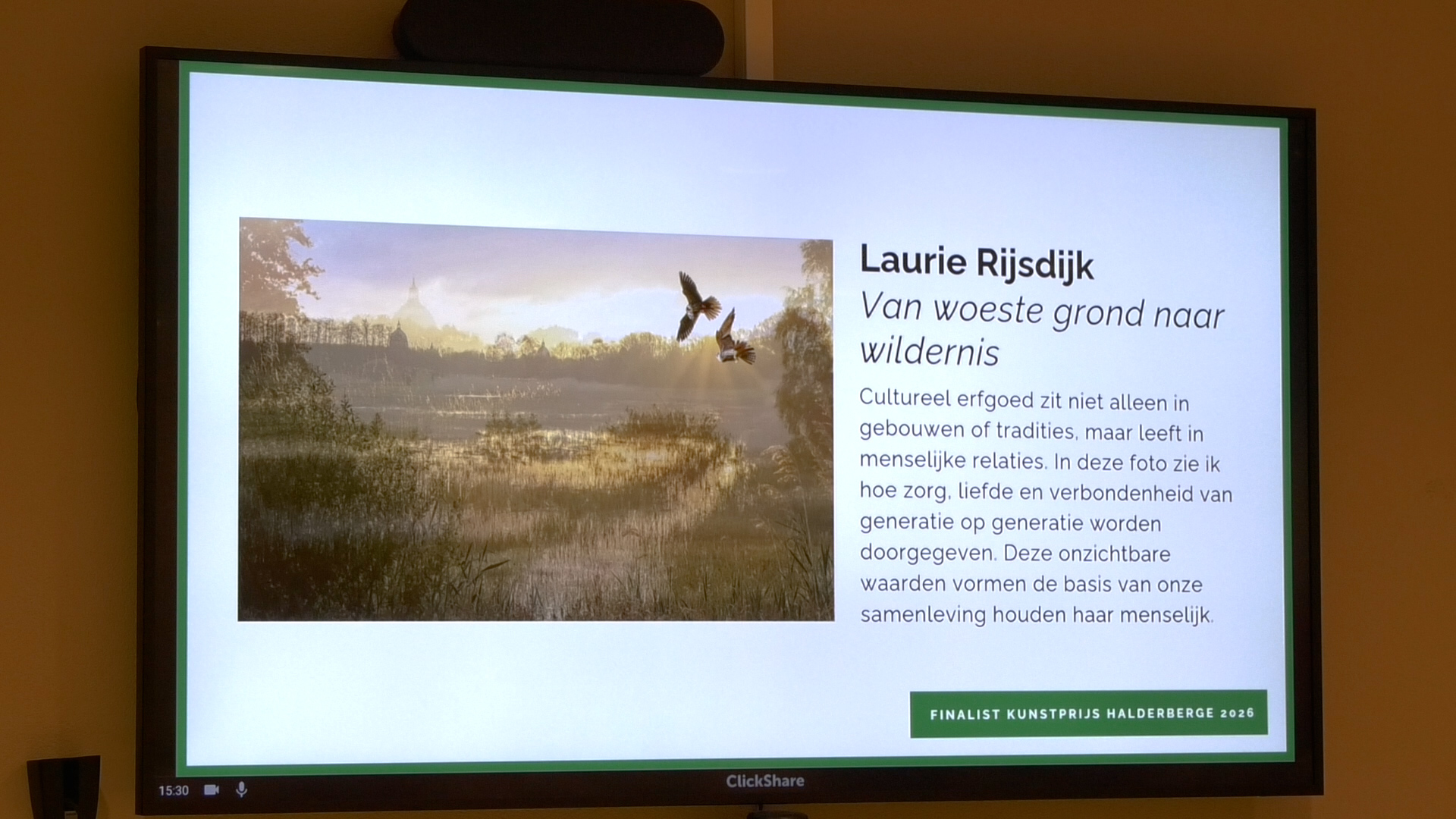 Een foto van het werk van Laurie op het digitale bord.